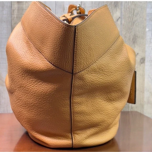 Tan Leather Vince Camuto shoulder bag - Picture 3 of 3